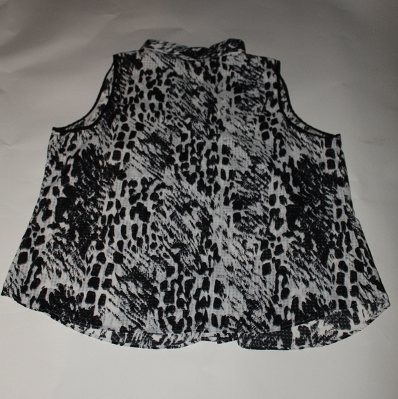 Animal print button up tank - Picture 2 of 5